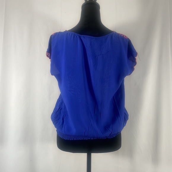 Arden B Royal blue, peach embroidered floral top, short sleeve - Picture 3 of 8